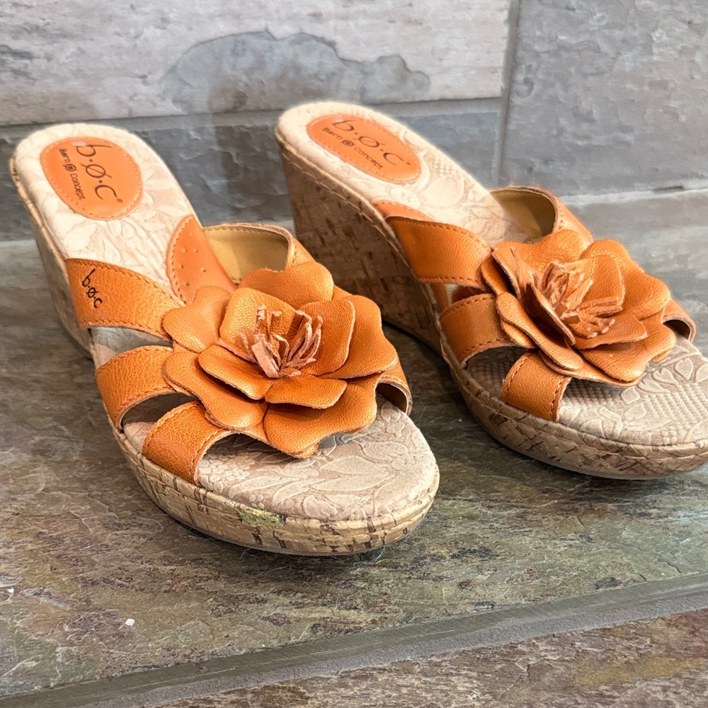 b.o.c. Floral Orange Wedge Sandals size 7 - NWOT